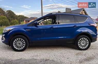 Внедорожник / Кроссовер Ford Escape 2018 в 
