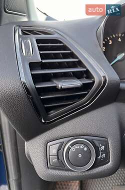 Внедорожник / Кроссовер Ford Escape 2018 в 