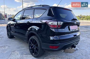 Позашляховик / Кросовер Ford Escape 2016 в 