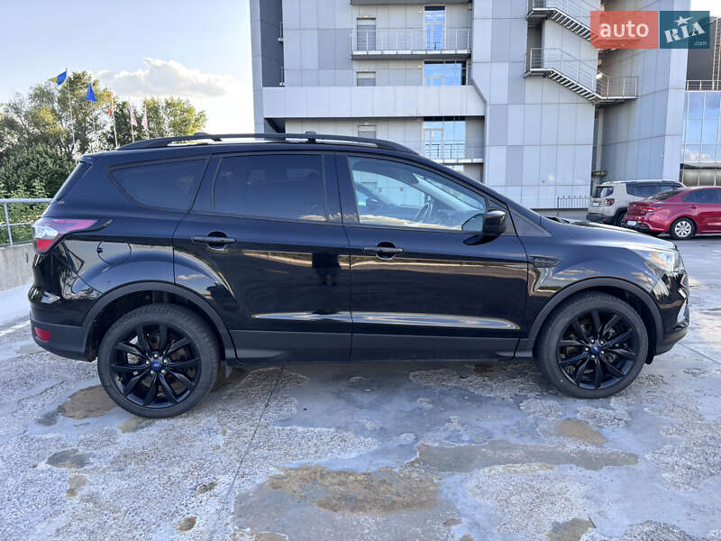 Внедорожник / Кроссовер Ford Escape 2016 в Киеве