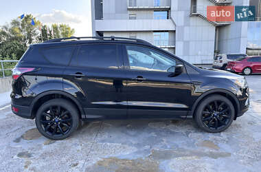 Позашляховик / Кросовер Ford Escape 2016 в 