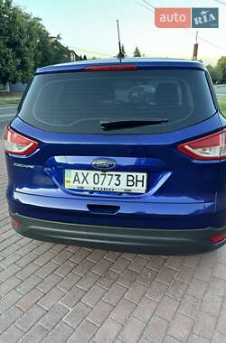 Внедорожник / Кроссовер Ford Escape 2015 в 
