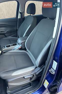 Внедорожник / Кроссовер Ford Escape 2015 в 