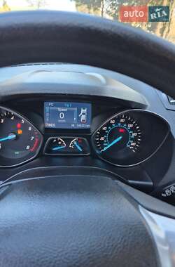 Внедорожник / Кроссовер Ford Escape 2015 в 