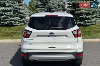 Внедорожник / Кроссовер Ford Escape 2017 в 