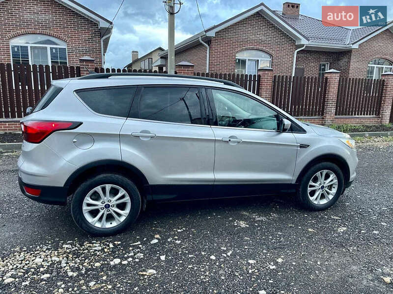 Внедорожник / Кроссовер Ford Escape 2019 в Киеве