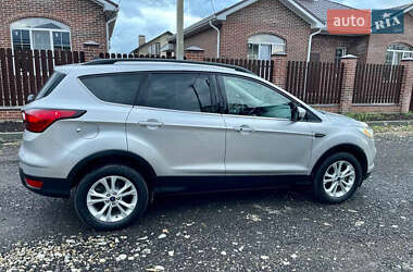 Внедорожник / Кроссовер Ford Escape 2019 в 