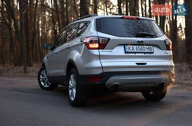Позашляховик / Кросовер Ford Escape 2018 в 