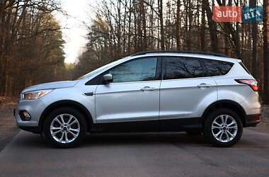 Позашляховик / Кросовер Ford Escape 2018 в 