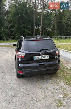 Позашляховик / Кросовер Ford Escape 2016 в 