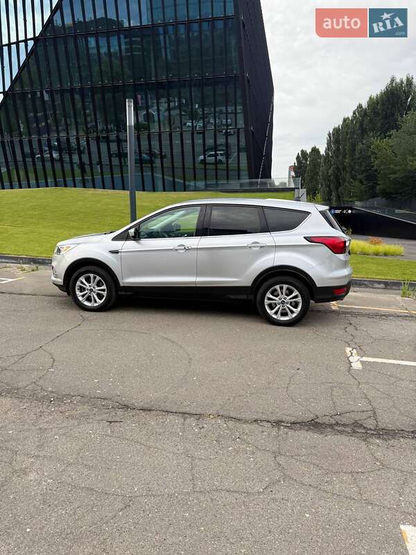 Внедорожник / Кроссовер Ford Escape 2018 в Броварах