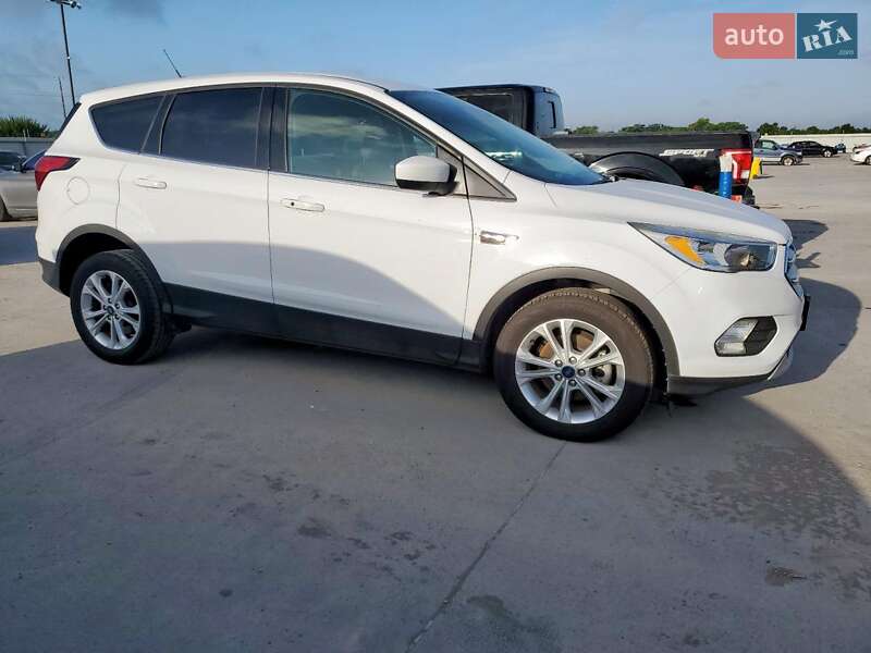 Позашляховик / Кросовер Ford Escape 2019 в Львові