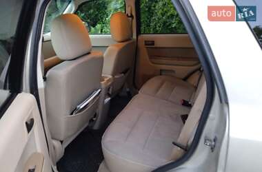 Позашляховик / Кросовер Ford Escape 2011 в 