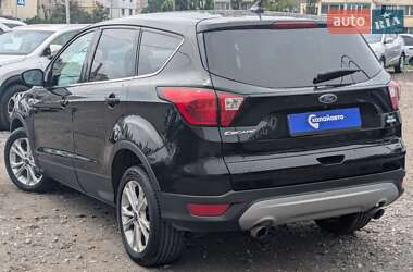 Внедорожник / Кроссовер Ford Escape 2018 в 