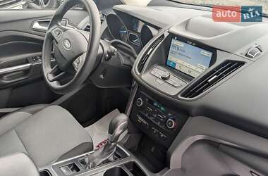 Внедорожник / Кроссовер Ford Escape 2018 в 