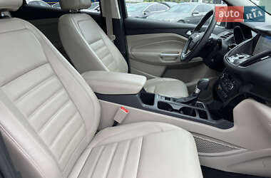 Внедорожник / Кроссовер Ford Escape 2016 в 