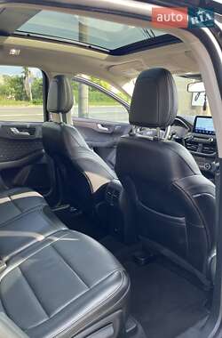 Внедорожник / Кроссовер Ford Escape 2020 в 