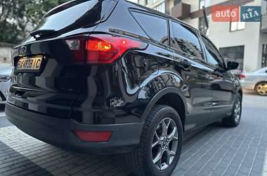 Внедорожник / Кроссовер Ford Escape 2019 в 