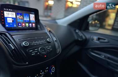 Внедорожник / Кроссовер Ford Escape 2019 в 