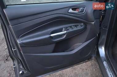 Позашляховик / Кросовер Ford Escape 2014 в 