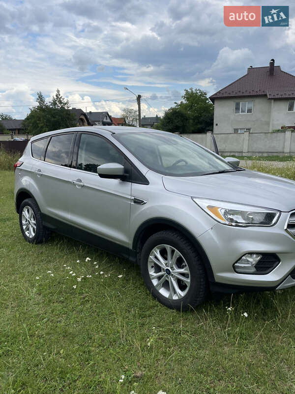 Позашляховик / Кросовер Ford Escape 2019 в Івано-Франківську