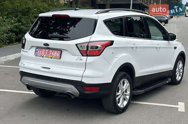Внедорожник / Кроссовер Ford Escape 2017 в 