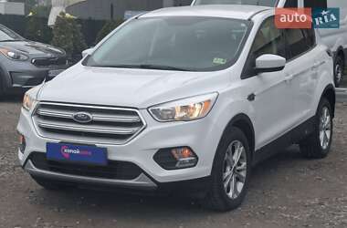 Позашляховик / Кросовер Ford Escape 2016 в 