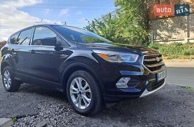 Позашляховик / Кросовер Ford Escape 2016 в 