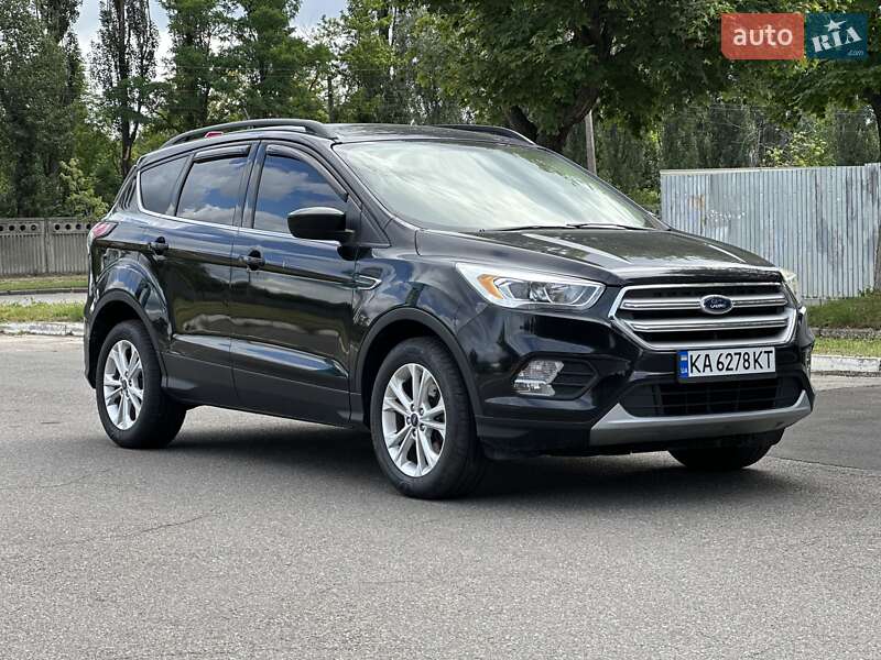 Внедорожник / Кроссовер Ford Escape 2017 в 