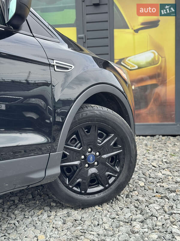 Позашляховик / Кросовер Ford Escape 2016 в Стрию