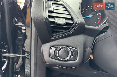 Внедорожник / Кроссовер Ford Escape 2016 в 