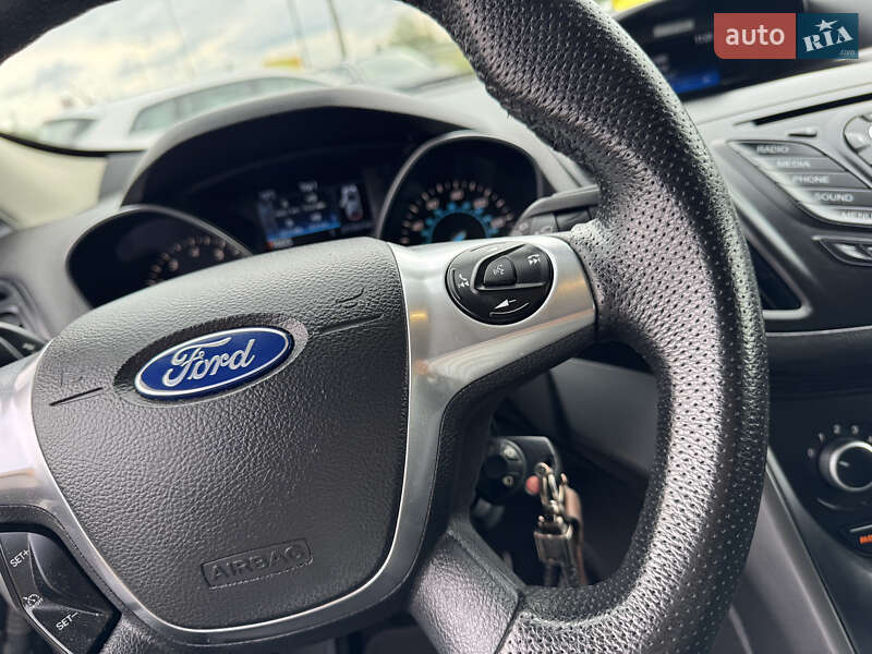 Позашляховик / Кросовер Ford Escape 2016 в Стрию