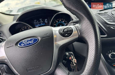 Внедорожник / Кроссовер Ford Escape 2016 в 