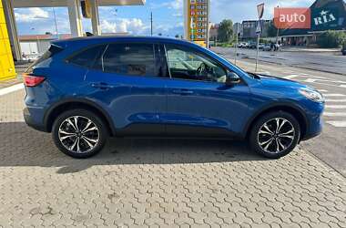 Внедорожник / Кроссовер Ford Escape 2022 в 