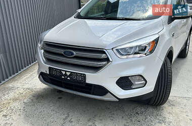 Внедорожник / Кроссовер Ford Escape 2017 в 