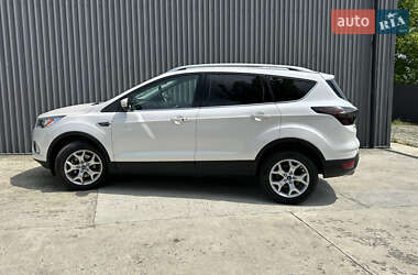 Внедорожник / Кроссовер Ford Escape 2017 в 