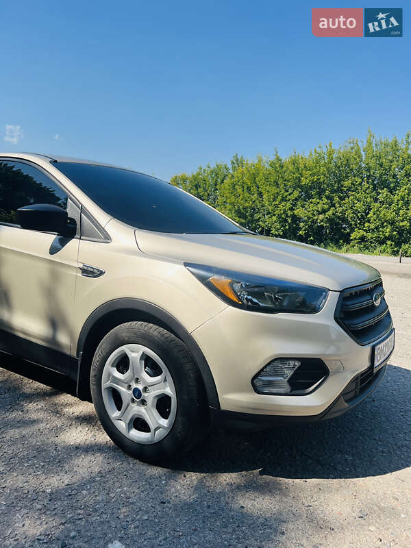 Внедорожник / Кроссовер Ford Escape 2017 в 