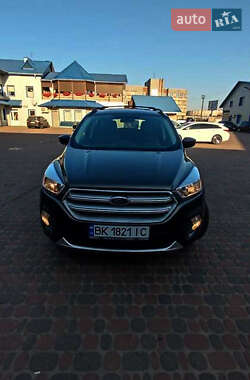 Внедорожник / Кроссовер Ford Escape 2019 в 