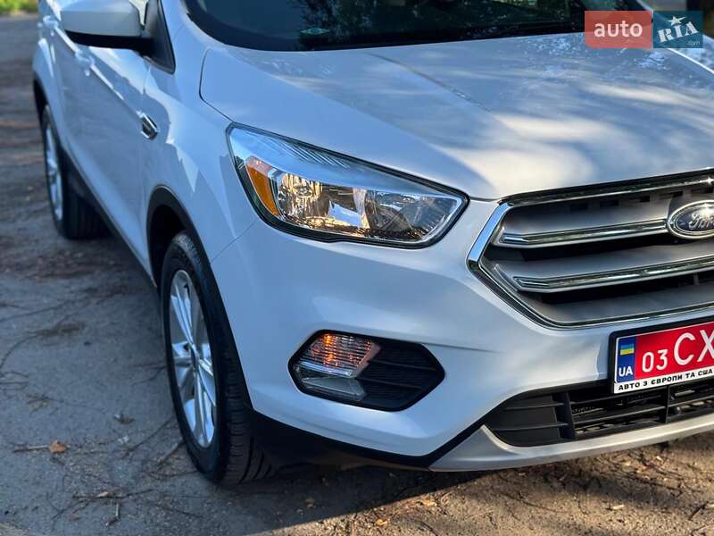 Внедорожник / Кроссовер Ford Escape 2018 в Дубно