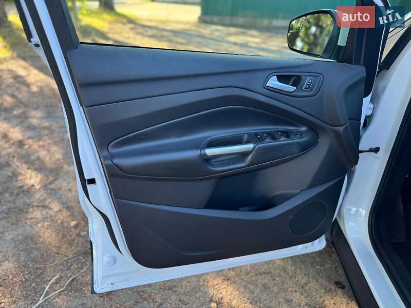 Внедорожник / Кроссовер Ford Escape 2018 в Дубно