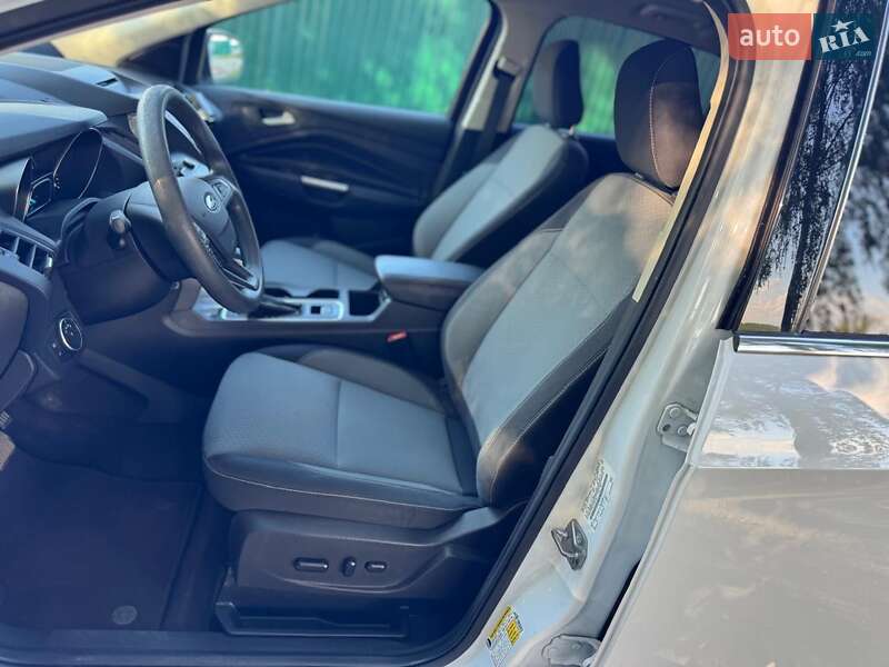Внедорожник / Кроссовер Ford Escape 2018 в Дубно
