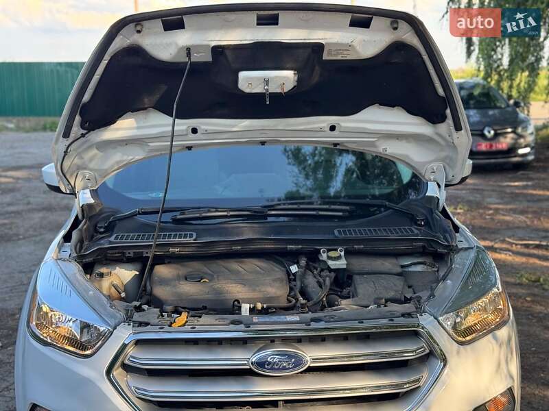 Внедорожник / Кроссовер Ford Escape 2018 в Дубно
