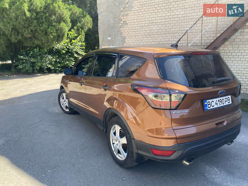 Внедорожник / Кроссовер Ford Escape 2017 в Хмельницком