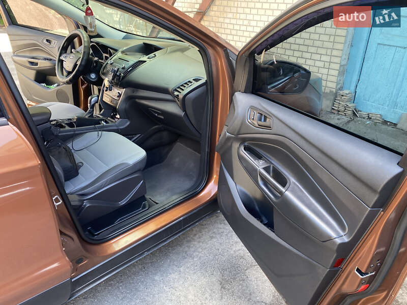 Внедорожник / Кроссовер Ford Escape 2017 в Хмельницком