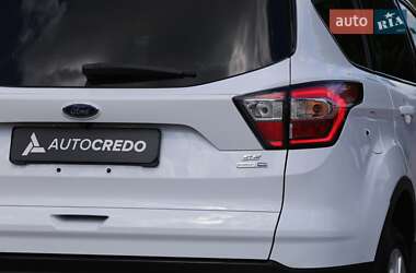 Внедорожник / Кроссовер Ford Escape 2016 в 