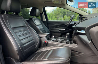 Внедорожник / Кроссовер Ford Escape 2017 в 
