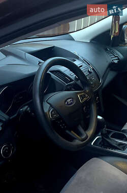 Внедорожник / Кроссовер Ford Escape 2017 в 