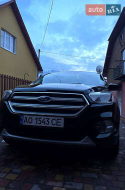 Внедорожник / Кроссовер Ford Escape 2017 в 