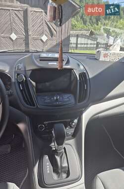 Внедорожник / Кроссовер Ford Escape 2015 в 