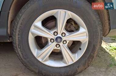 Внедорожник / Кроссовер Ford Escape 2012 в 